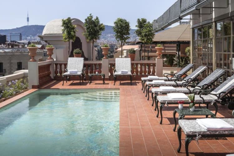 Rooftop sunloungers